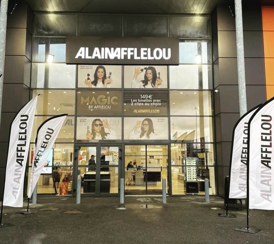 Avant Après installation film occultant dépoli bureau - Spoof BTP Melun